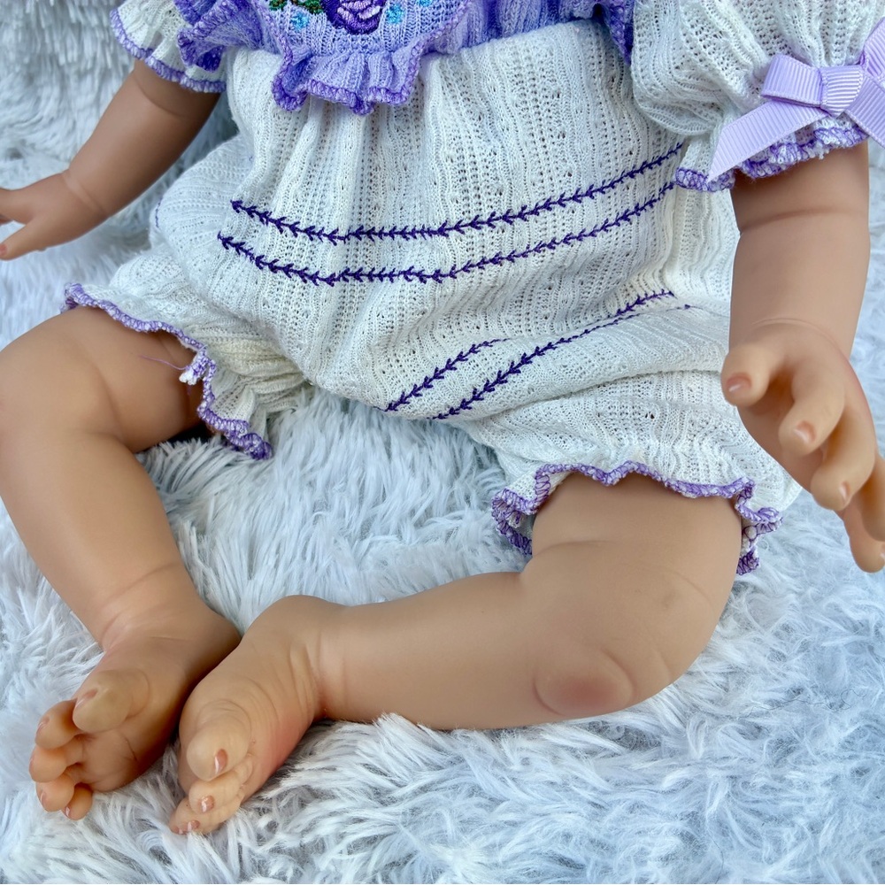 Aori 22โ Handmade Realistic Lifelike Reborn Girl Babydoll W/Outfit - Picture 9 of 10